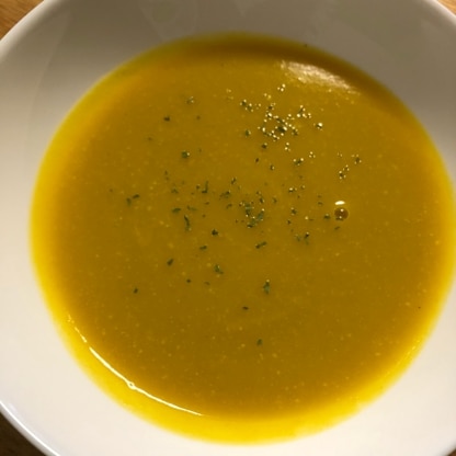 以前普通のスープを作りましたが、今回は玉ねぎ入りのポタージュを。玉ねぎの甘みも加わり、とても美味しかったです♪